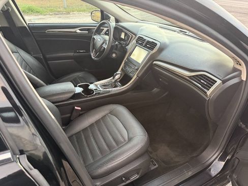 Used 2016 Ford Fusion SE w/ Equipment Group 202A FWD image 9
