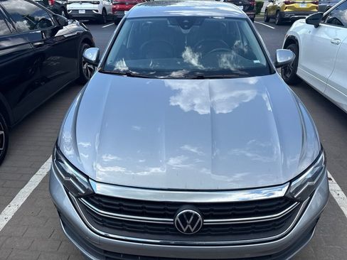 Used 2024 Volkswagen Jetta SE FWD image 8