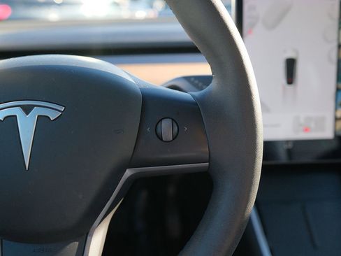 Used 2021 Tesla Model Y Long Range AWD/4WD image 13