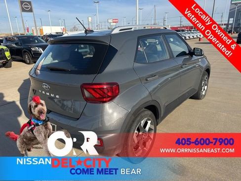 Used 2025 Hyundai Venue SEL FWD image 5