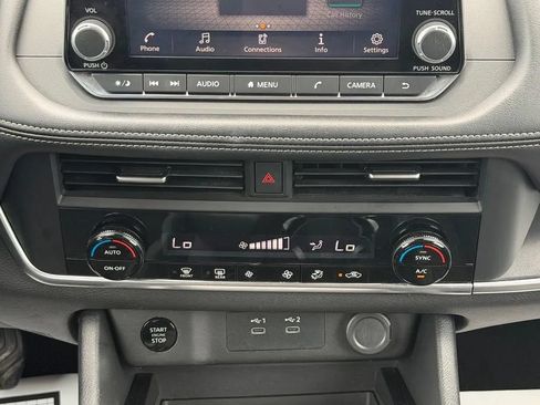 Used 2024 Nissan Rogue SV FWD image 23