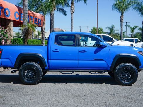 Used 2020 Toyota Tacoma TRD Off-Road w/ Technology Package AWD/4WD image 10