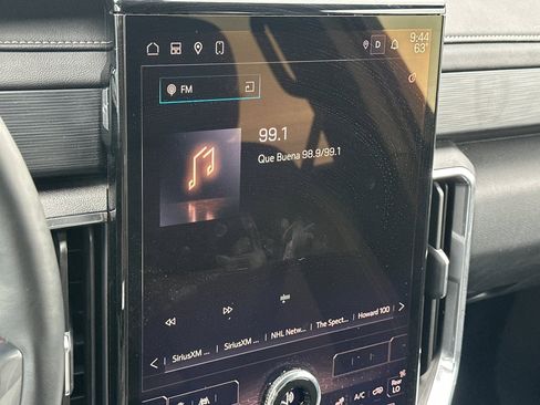 Used 2025 GMC Acadia Elevation image 27