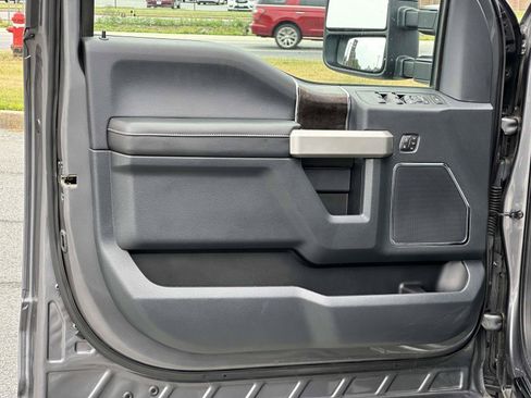 Used 2022 Ford F250 Lariat w/ Black Appearance Package AWD/4WD image 14