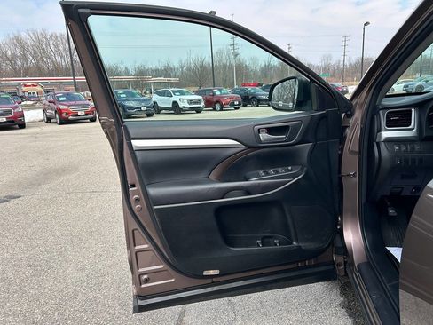 Used 2017 Toyota Highlander XLE image 13