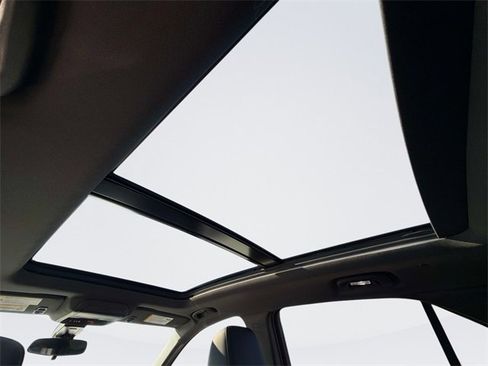 Used 2022 Chevrolet Equinox RS w/ RS Leather Package image 19