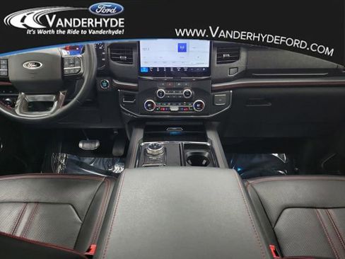 Used 2022 Ford Expedition Limited image 16