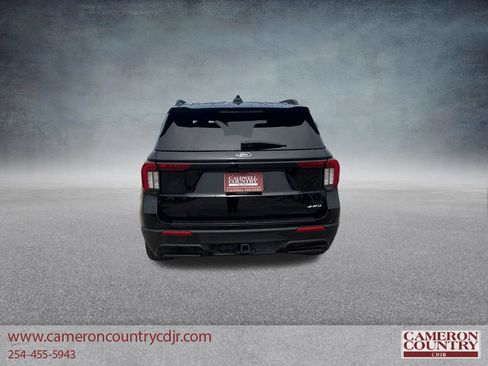 Used 2025 Ford Explorer ST-Line w/ ST-Line Street Pack AWD/4WD image 4