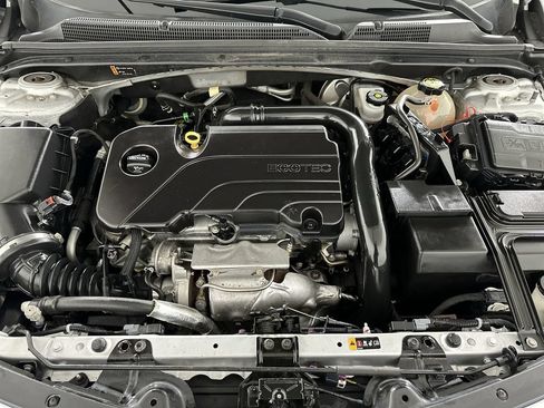 Used 2018 Chevrolet Malibu LT FWD image 30