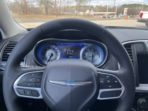 Used 2023 Chrysler 300 Touring image 17