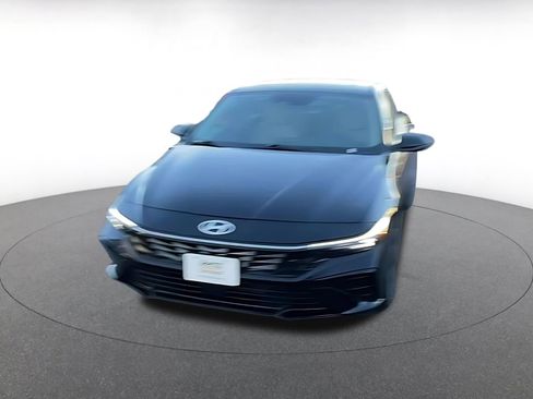 Used 2025 Hyundai Elantra Limited image 7