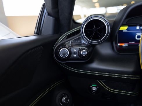 Used 2023 Ferrari F8 Tributo RWD image 47