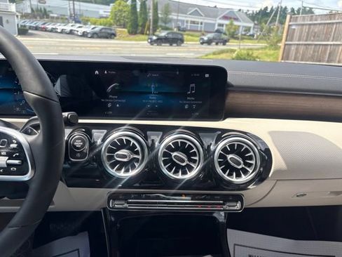 Used 2021 Mercedes-Benz CLA 250 4MATIC image 22
