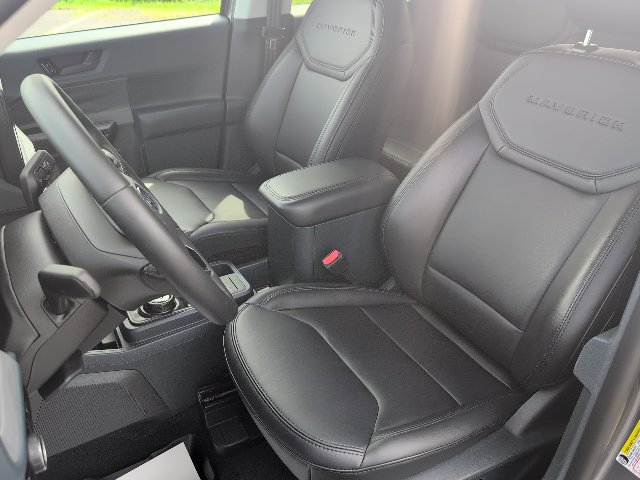 Used 2025 Ford Maverick Lariat w/ Black Appearance Package AWD/4WD image 17