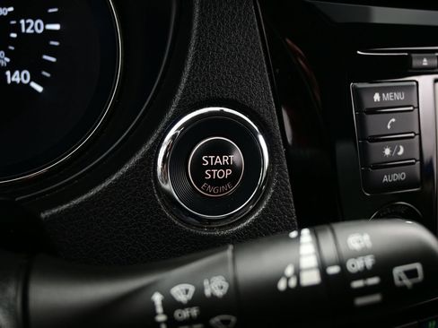 Used 2018 Nissan Rogue SV FWD image 22