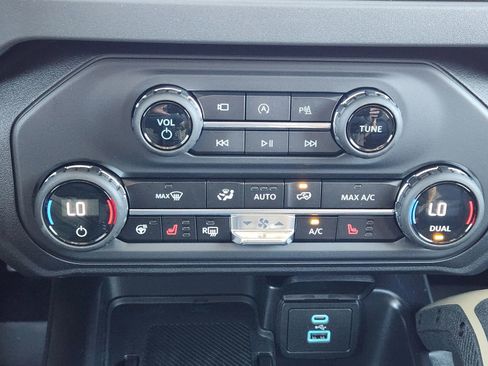 New 2025 Ford Bronco Badlands image 18