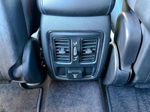 Used 2019 Jeep Grand Cherokee Laredo image 21