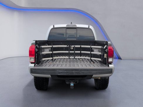 Used 2022 Toyota Tacoma SR AWD/4WD image 6