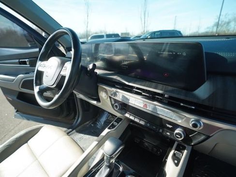 Used 2024 Kia Telluride EX w/ EX Captain's Chair Package image 35