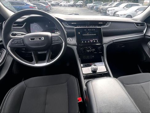 Used 2023 Jeep Grand Cherokee L Laredo image 15