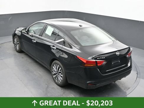 Used 2025 Nissan Altima 2.5 SV FWD image 43