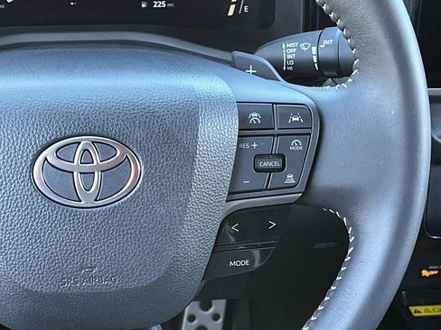 Used 2025 Toyota Camry SE w/ Convenience Package AWD/4WD image 14