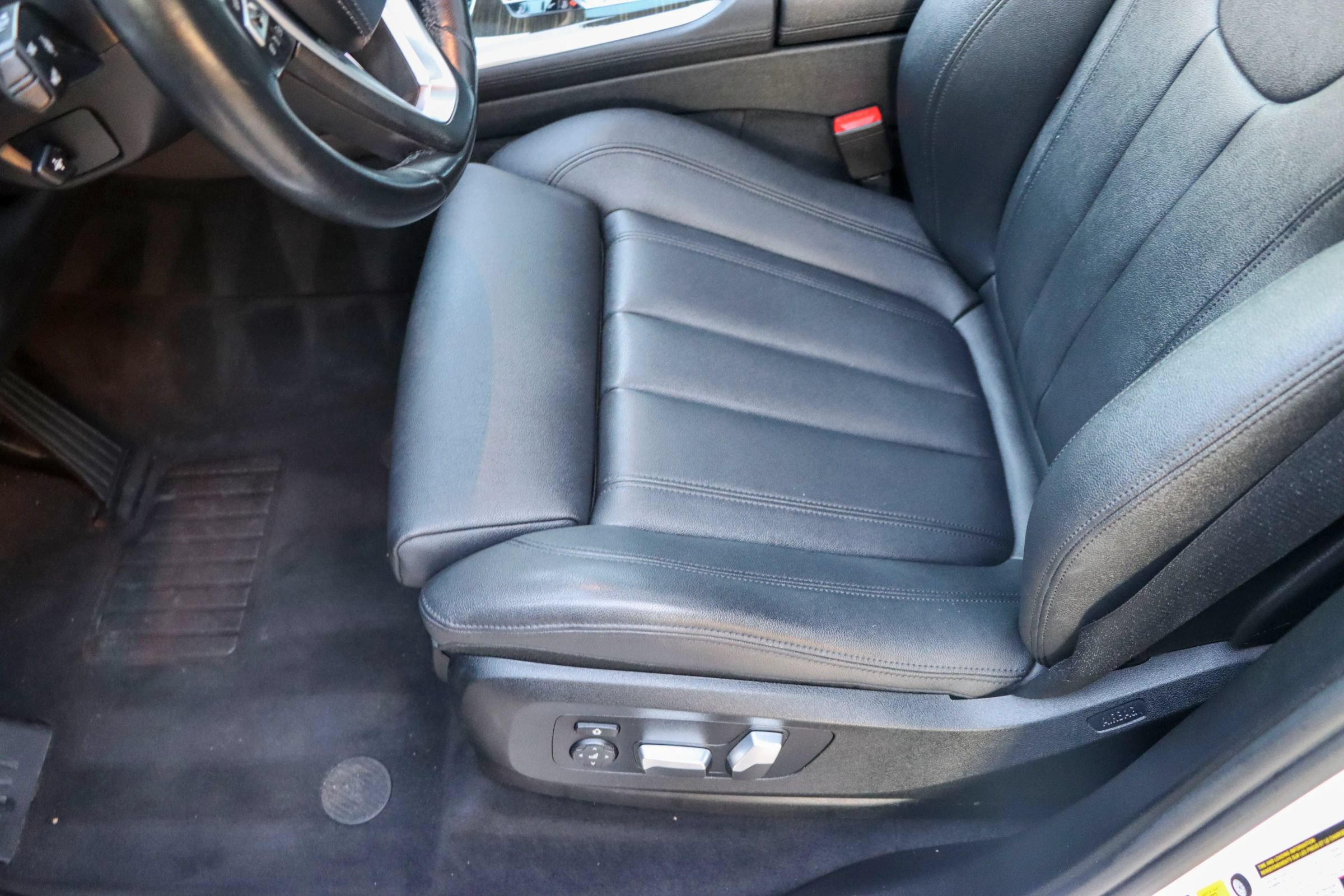 Used 2019 BMW X5 xDrive40i w/ Convenience Package AWD/4WD image 16