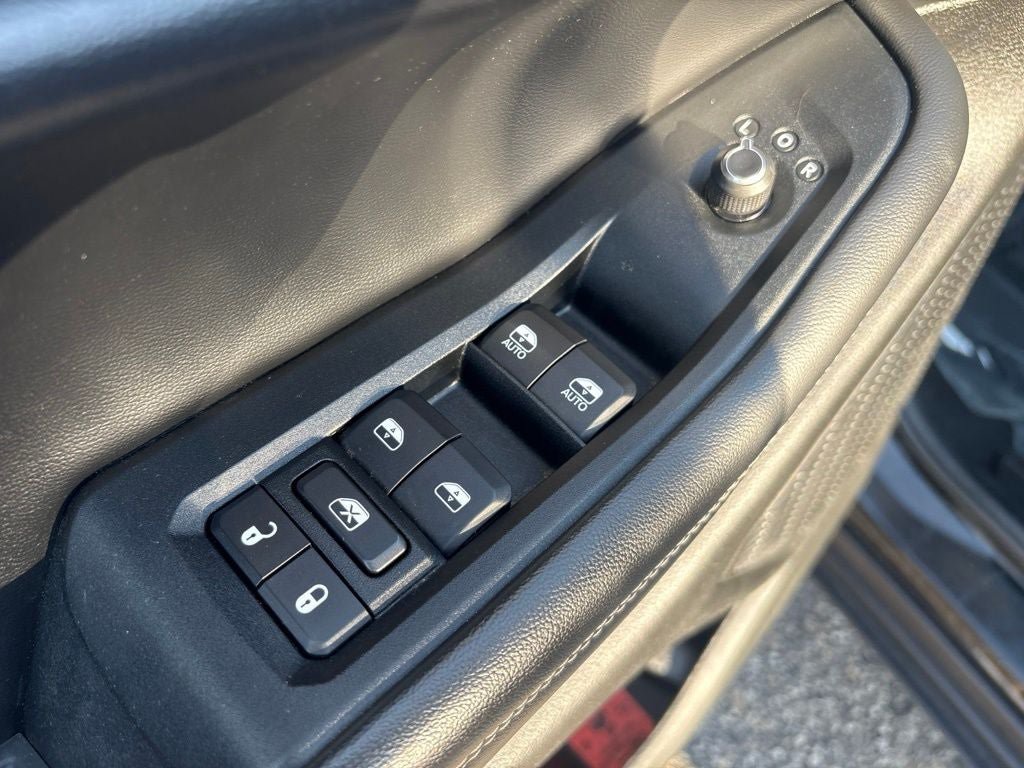 Used 2023 Jeep Grand Cherokee L Laredo AWD/4WD image 13