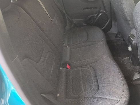 Used 2019 Jeep Renegade Latitude FWD image 13