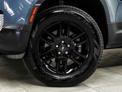 Used 2025 Land Rover Defender 110 S image 3