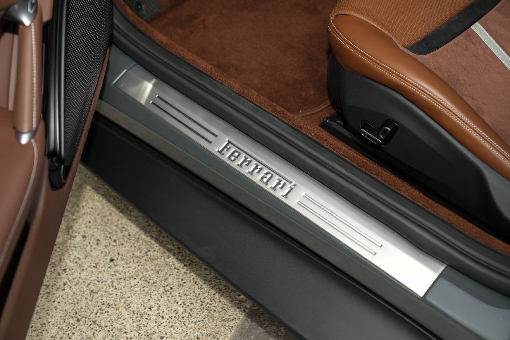 Used 2025 Ferrari Roma Spider RWD image 22