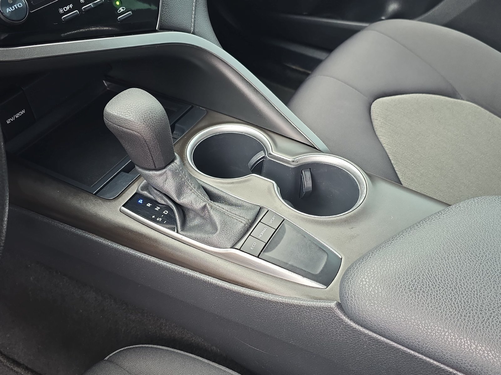 Used 2022 Toyota Camry LE w/ Carpet Mat Package (TMS) FWD image 21