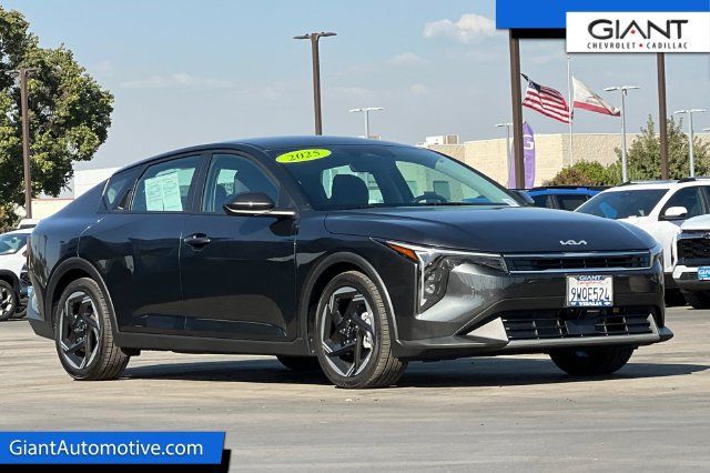 Used 2025 Kia K4 EX FWD image 1