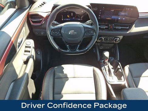 Used 2025 Chevrolet TrailBlazer RS w/ Convenience Package AWD/4WD image 3