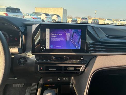 Used 2025 Toyota Camry LE image 18