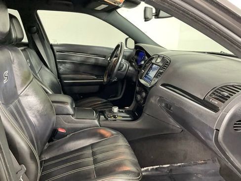 Used 2019 Chrysler 300 S image 18
