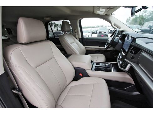 Certified 2024 Ford Expedition XLT RWD image 29