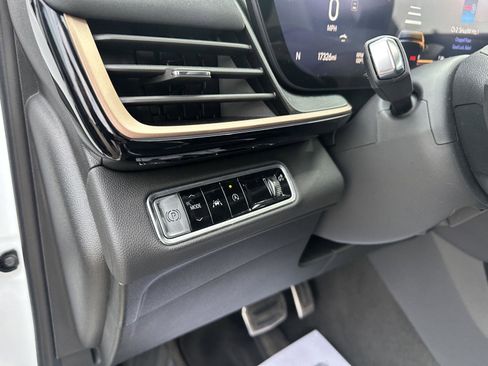 Used 2025 Buick Envision Sport Touring image 21