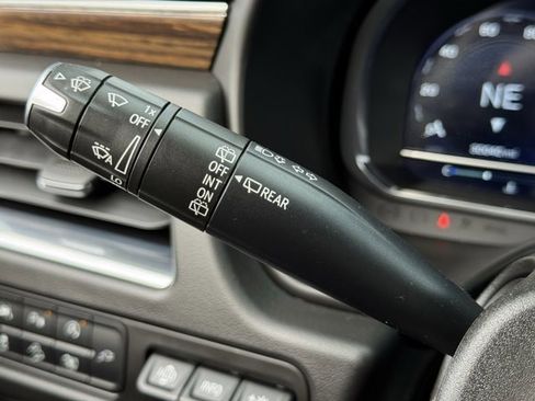 Used 2022 Chevrolet Suburban High Country image 22