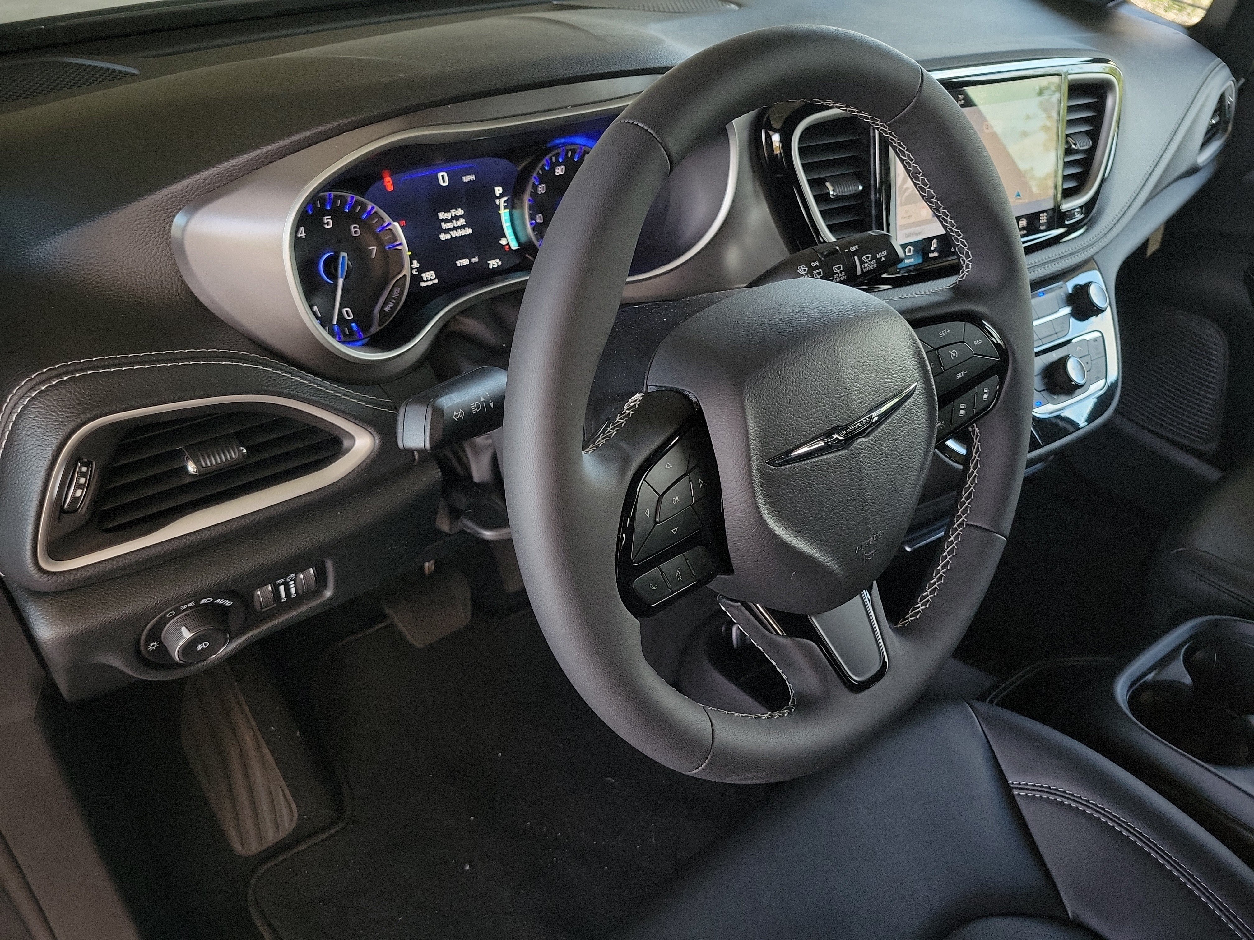 New 2026 Chrysler Pacifica Select FWD image 17