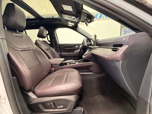 Used 2025 Ford Explorer Platinum AWD/4WD image 19