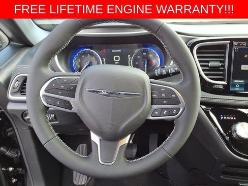 New 2026 Chrysler Pacifica Select FWD image 18