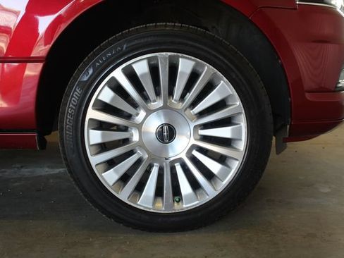 Used 2015 Lincoln Navigator 2WD image 24