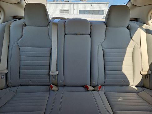 Used 2018 Ford Taurus SE FWD image 14