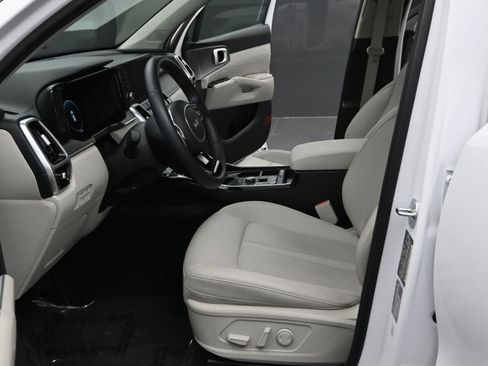 Used 2023 Kia Sorento SX AWD/4WD image 16