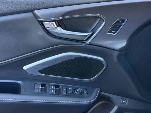 Used 2025 Acura RDX SH-AWD image 23