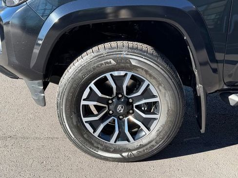 Used 2022 Toyota Tacoma TRD Sport w/ Technology Package image 28