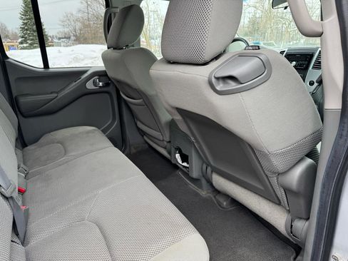 Used 2010 Nissan Frontier SE AWD/4WD image 40