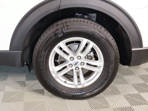 Used 2023 Ford Explorer XLT AWD/4WD image 19