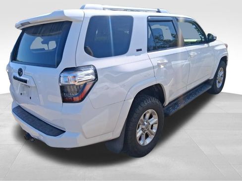 Used 2018 Toyota 4Runner SR5 Premium AWD/4WD image 5
